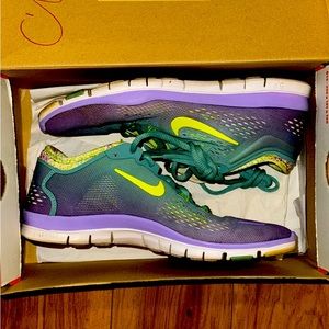 Nike TR connect shoes. Size 7, not my style anymore. Stopped wearing